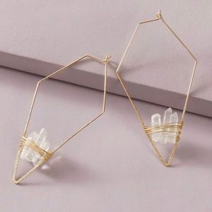 Clear crystal diamond shaped earrings